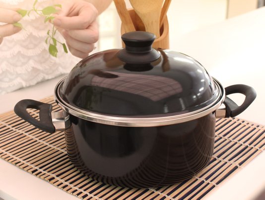 Caçarola Esmaltada com Alças Preta - EWEL